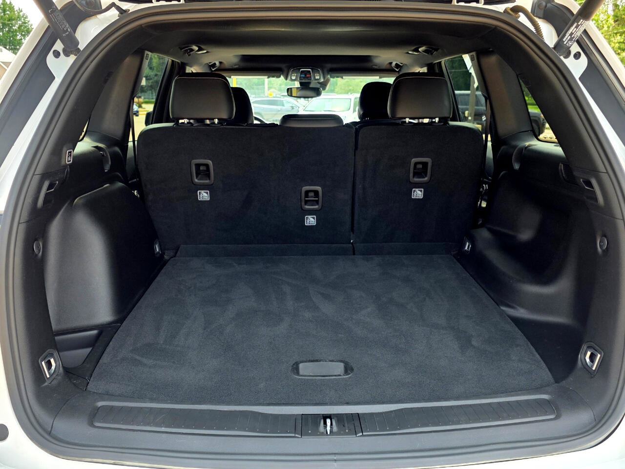 Used 2024 Jeep Grand Cherokee Altitude image 17
