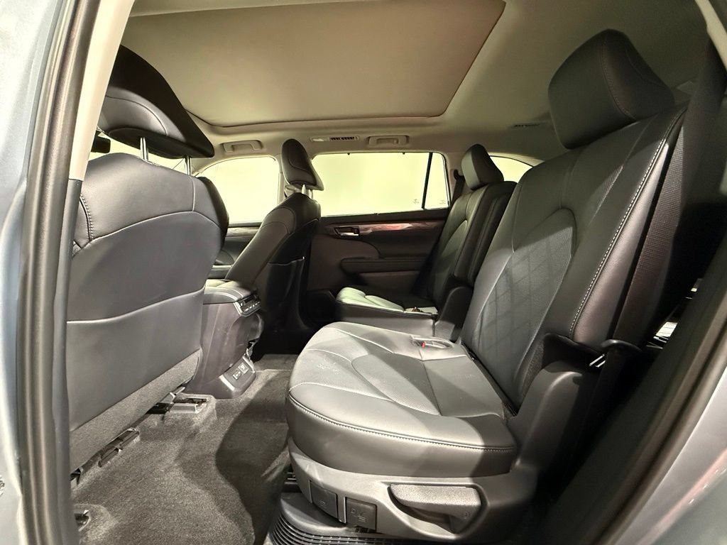 Certified 2024 Toyota Highlander Platinum AWD/4WD image 20