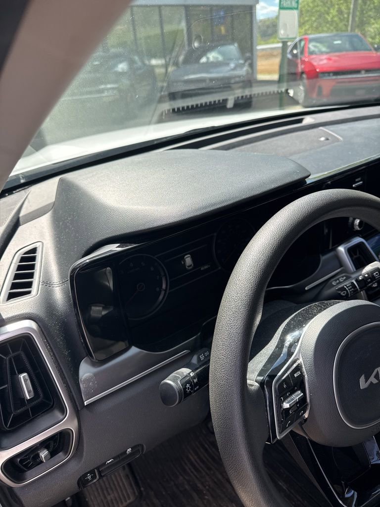 Used 2022 Kia Sorento LX image 4