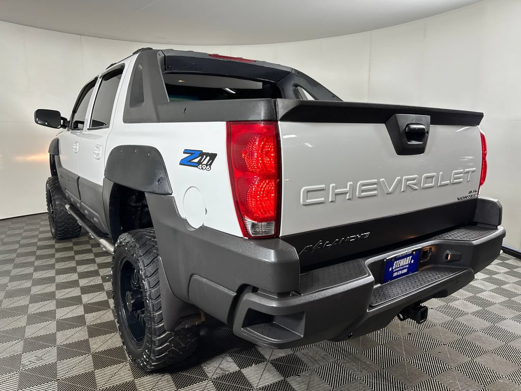 Used 2004 Chevrolet Avalanche 2500 w/ Preferred Equipment Group AWD/4WD image 3