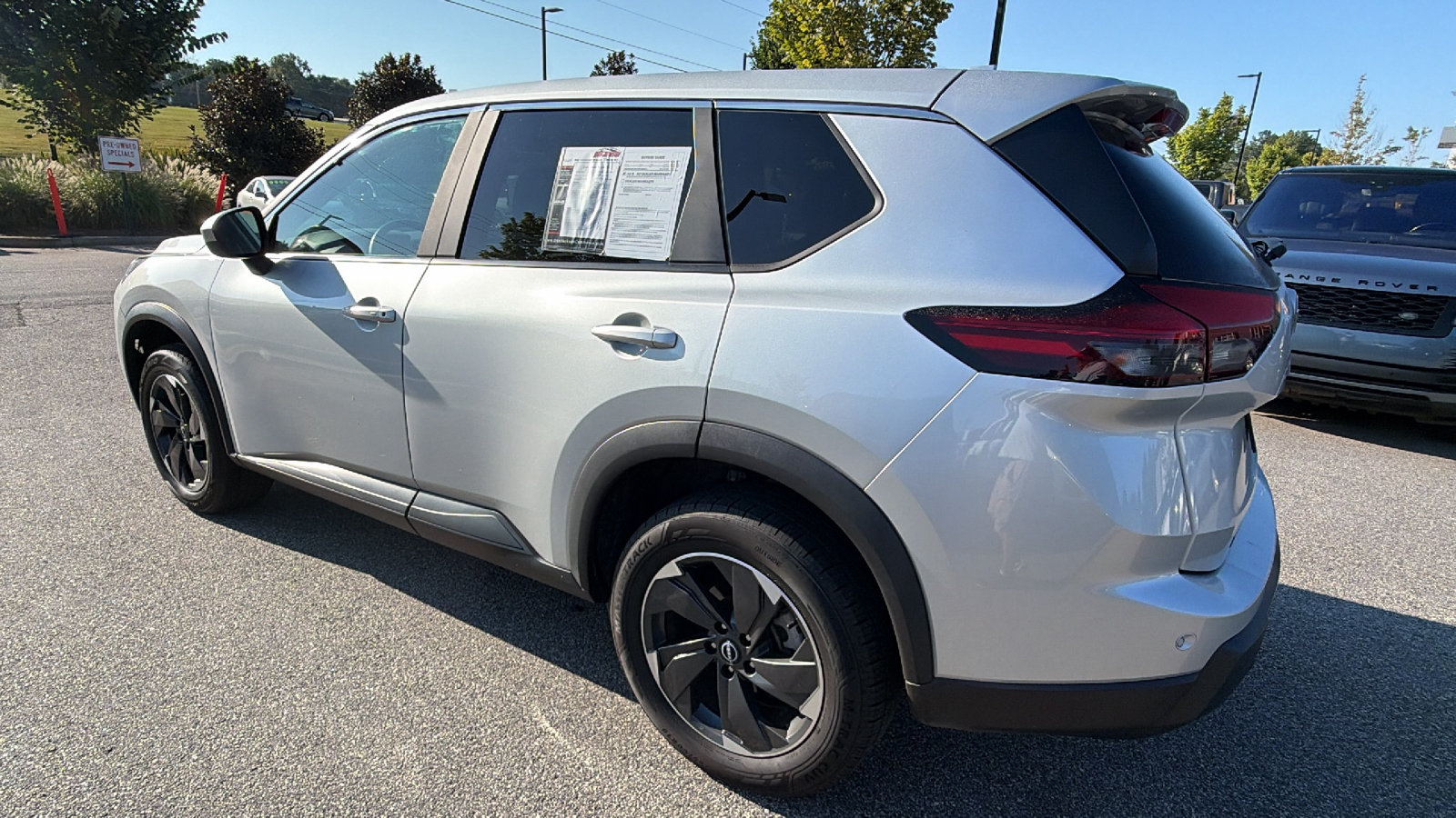 Used 2024 Nissan Rogue SV AWD/4WD image 10