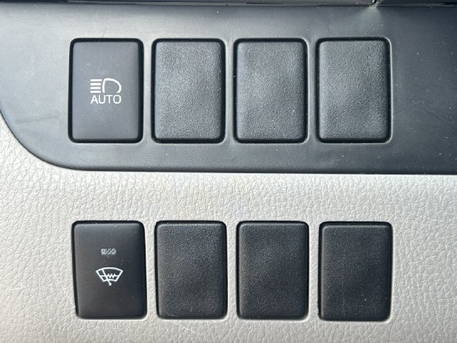 Used 2019 Toyota Highlander LE AWD/4WD image 24