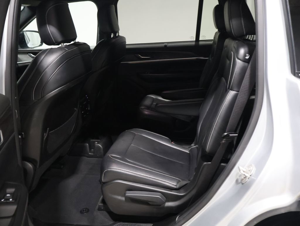 Used 2024 Jeep Grand Cherokee L Limited w/ Luxury Tech Group II image 19