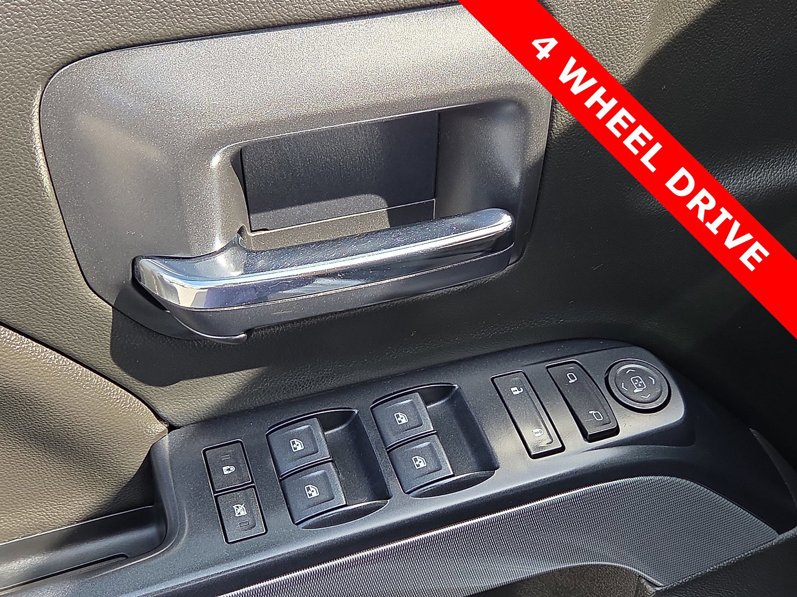 Used 2018 Chevrolet Silverado 1500 LT w/ Texas Edition image 13