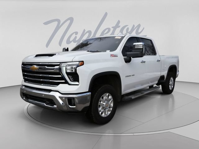 Used 2025 Chevrolet Silverado 2500 LTZ w/ LTZ Premium Package AWD/4WD image 3
