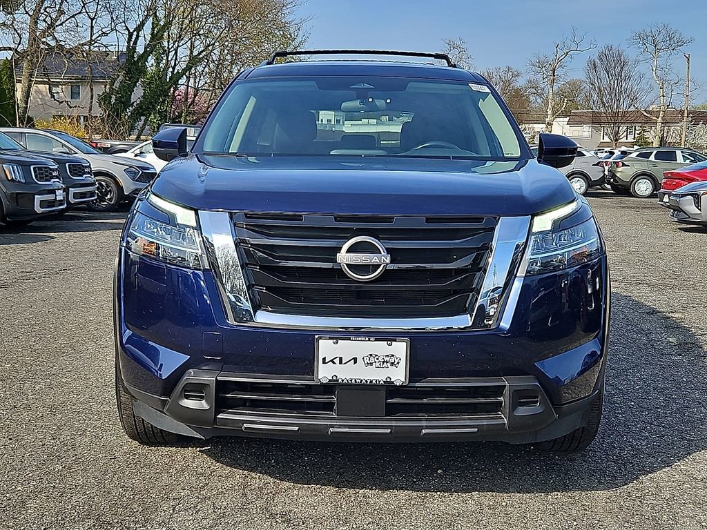 Used 2022 Nissan Pathfinder SV AWD/4WD image 2