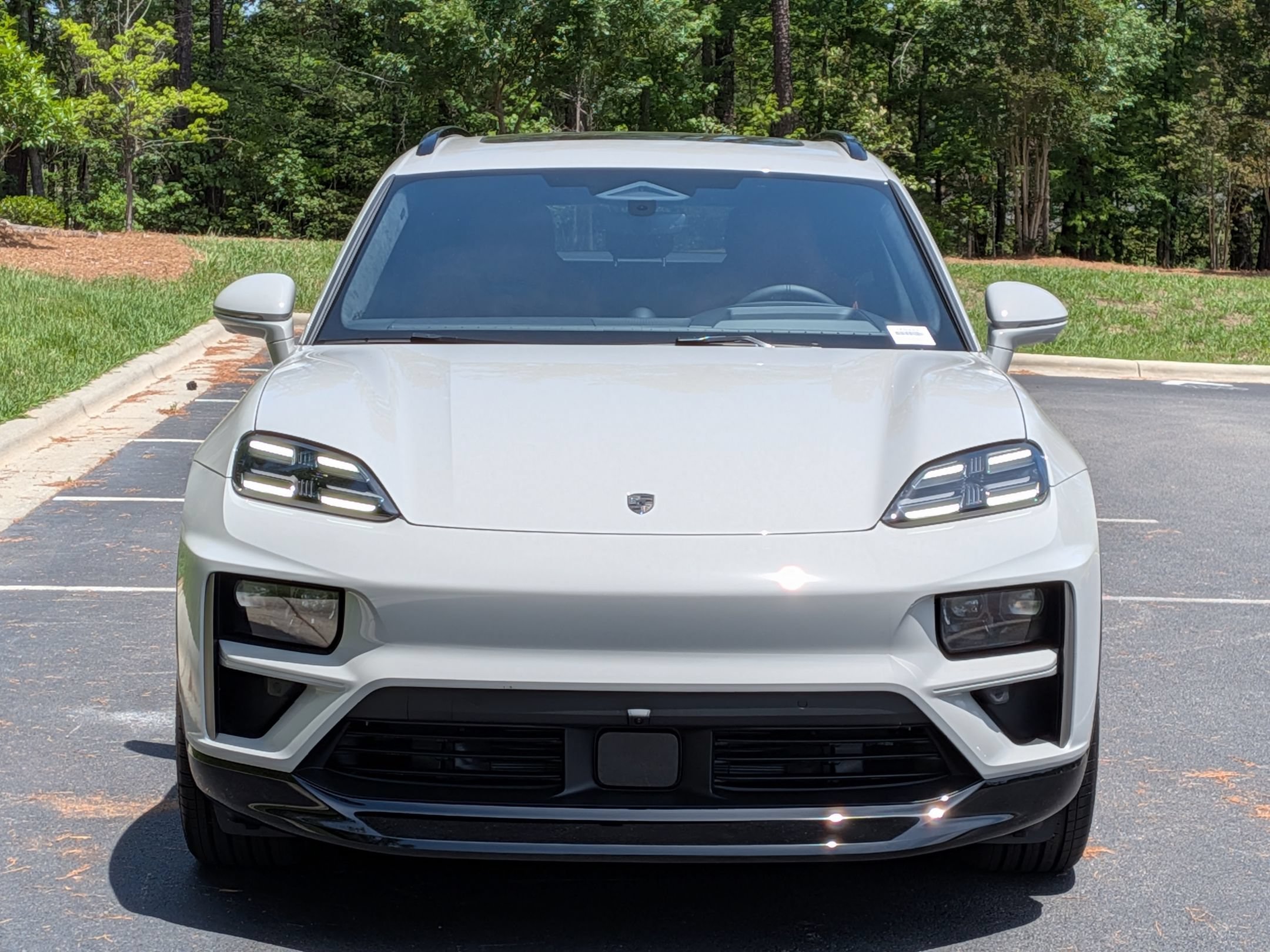 New 2026 Porsche Macan Turbo Electric AWD/4WD image 36