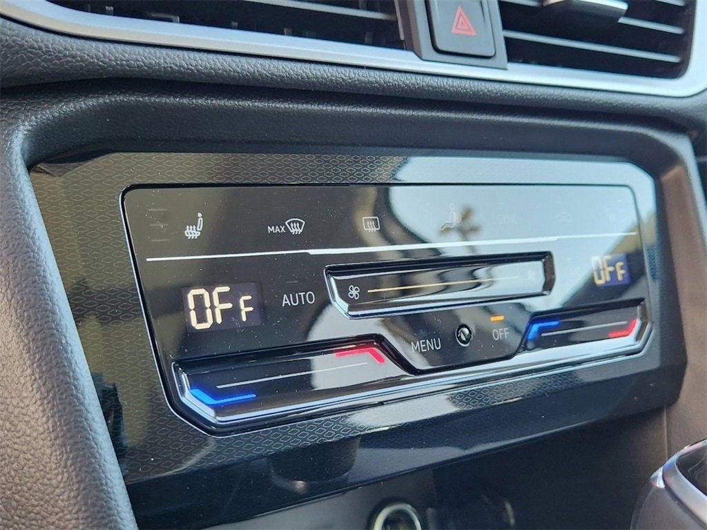 New 2025 Volkswagen Taos SE image 13