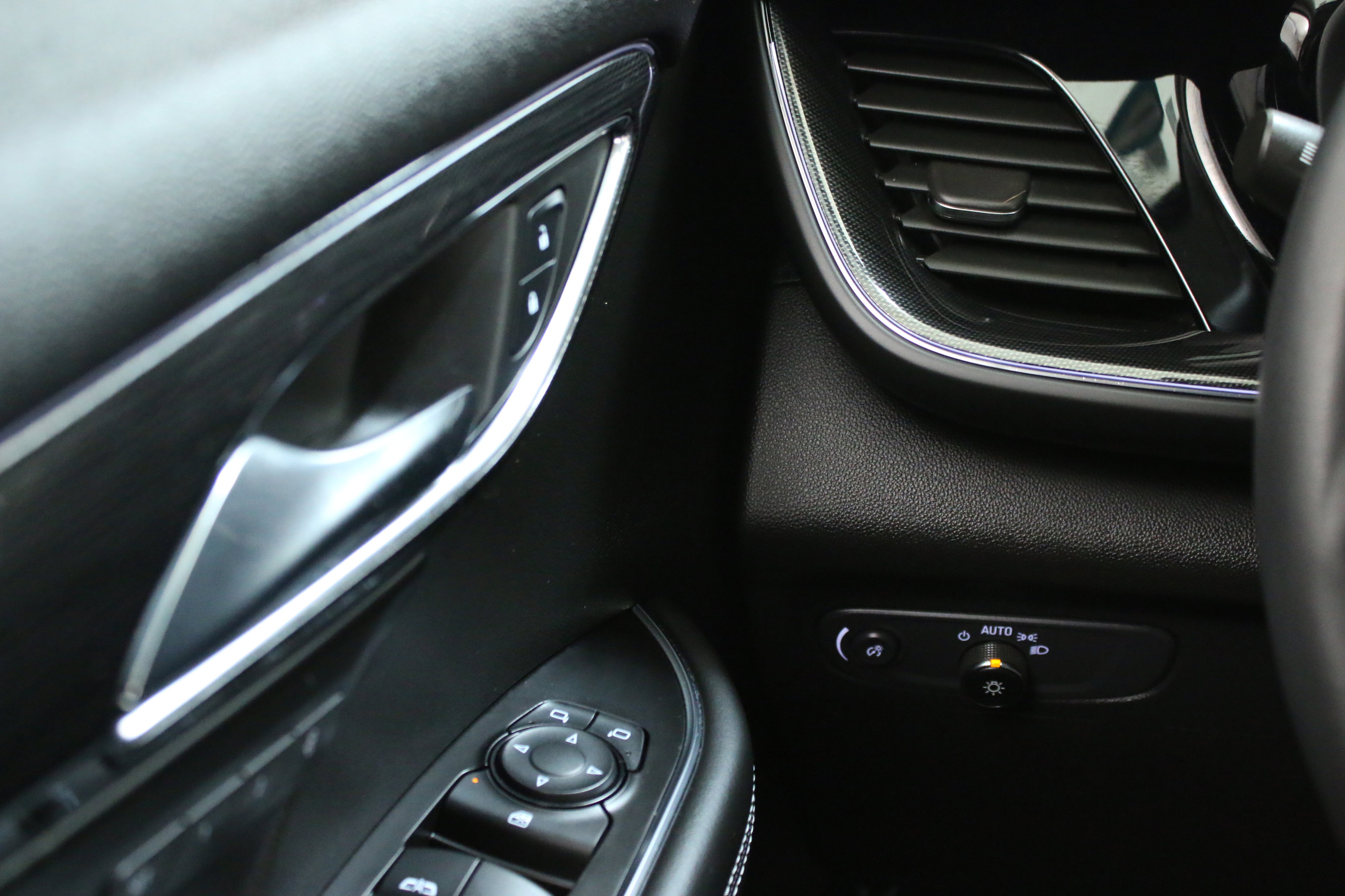 Used 2023 Buick Envision Essence image 17