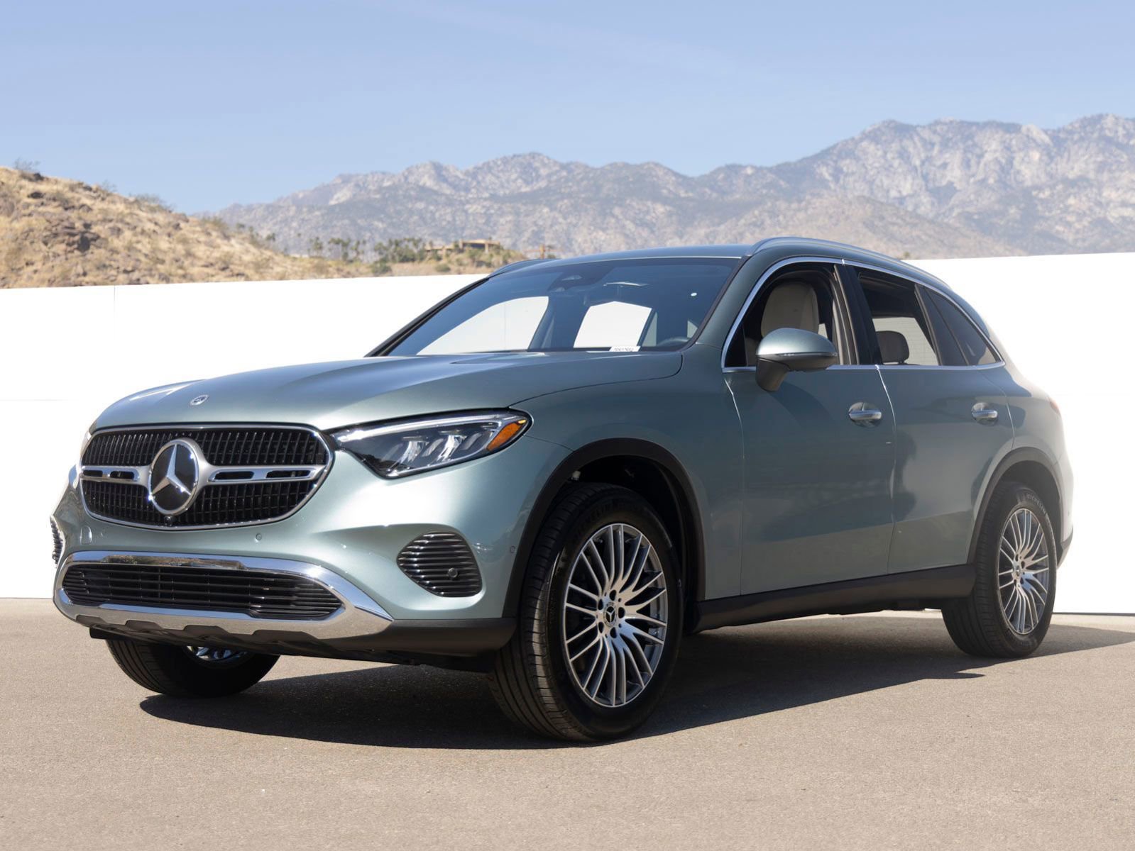 Used 2026 Mercedes-Benz GLC 300 image 1