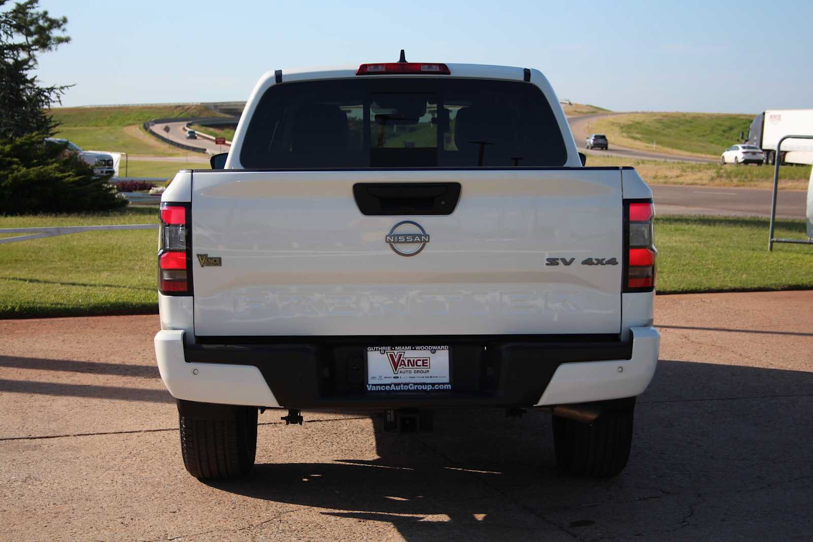 Used 2023 Nissan Frontier SV w/ SV Premium Package AWD/4WD image 8