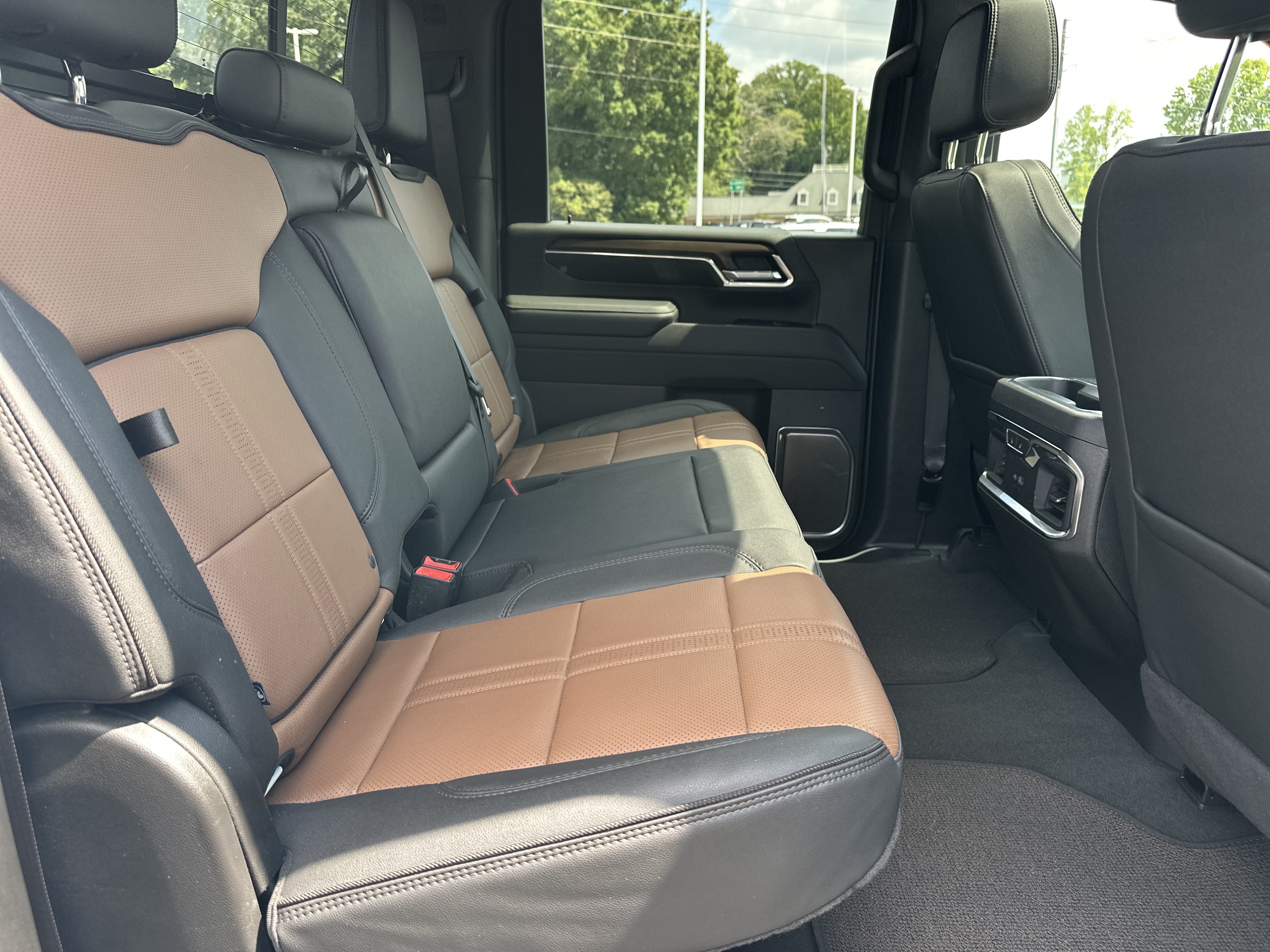 Used 2024 Chevrolet Silverado 3500 High Country w/ High Country Premium Package AWD/4WD image 16