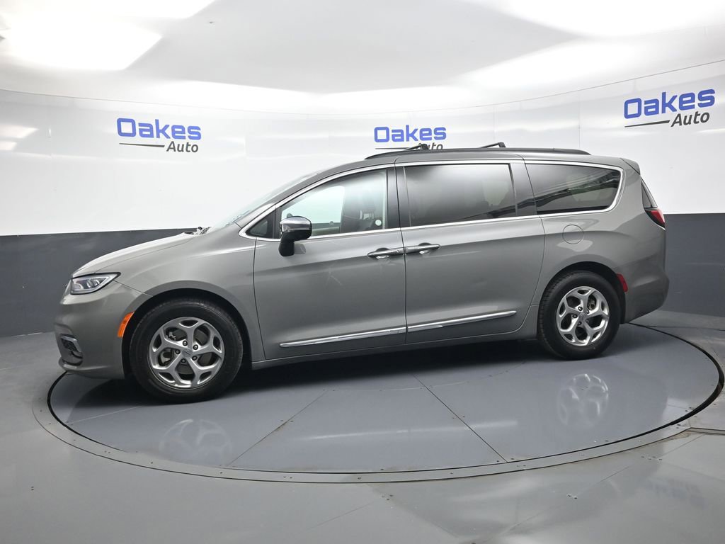 Used 2023 Chrysler Pacifica Limited image 5