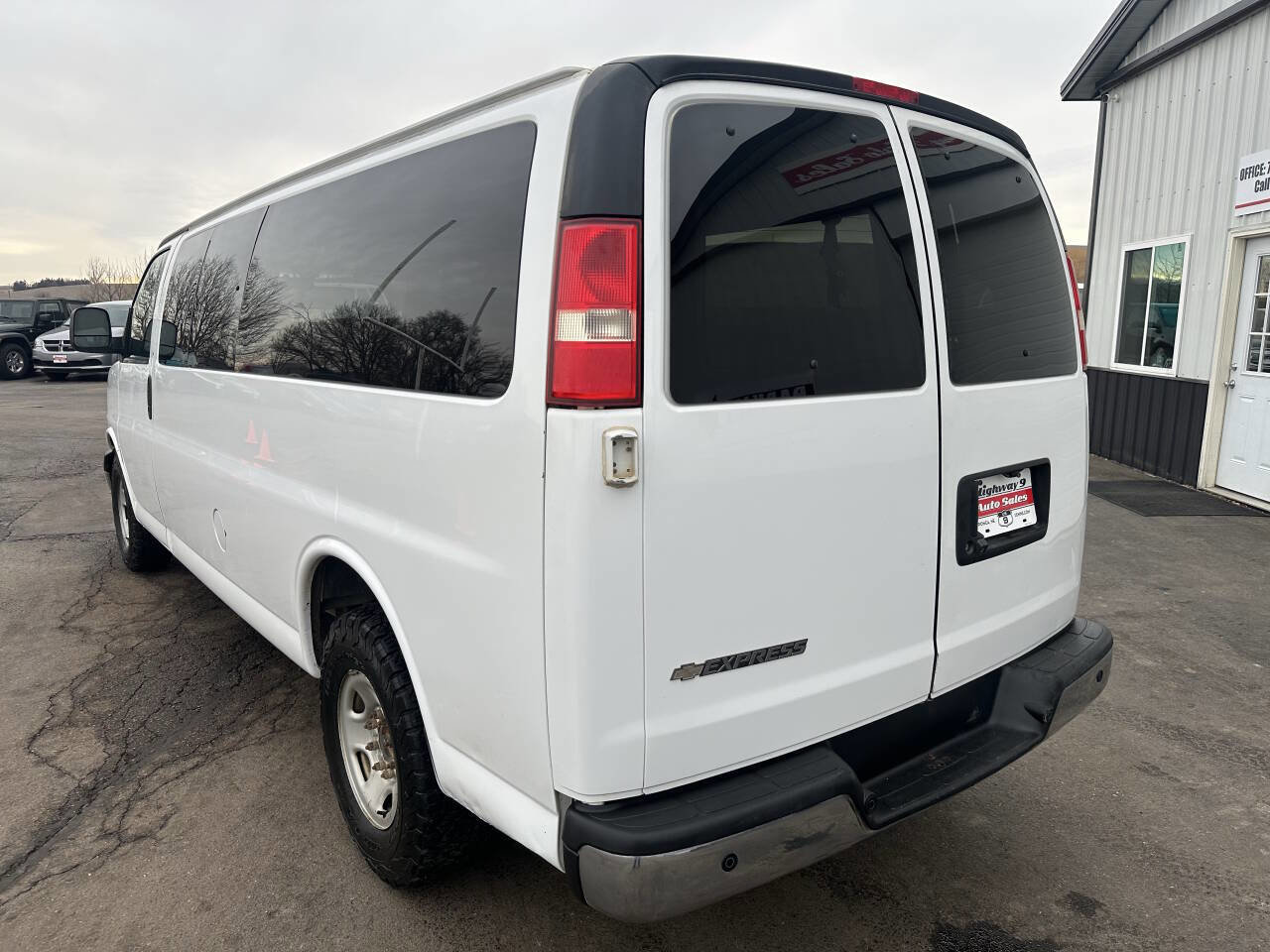 Used 2015 Chevrolet Express 3500 LT w/ LT Preferred Equipment Group image 3