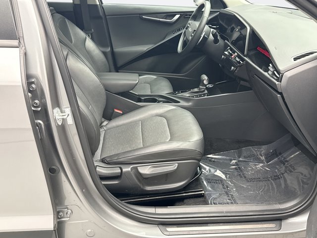Used 2023 Kia Niro SX Touring image 18