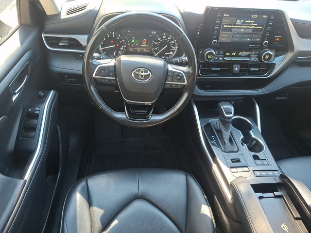 Used 2021 Toyota Highlander XLE AWD/4WD image 11