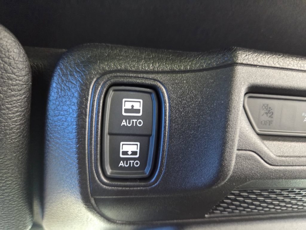 Used 2024 Jeep Wrangler Unlimited Sahara w/ Technology Group AWD/4WD image 59