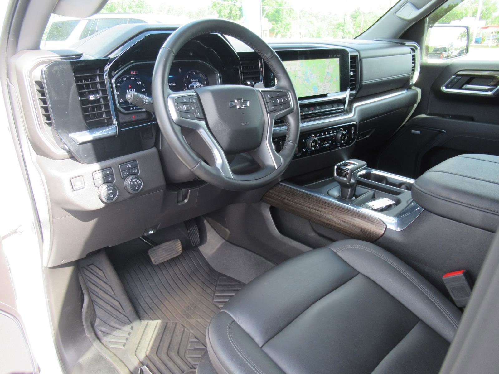 Used 2025 Chevrolet Silverado 1500 LT Trail Boss w/ Convenience Package II AWD/4WD image 15