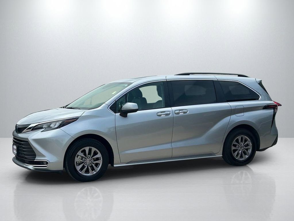 Used 2024 Toyota Sienna XLE w/ XLE Plus Package FWD image 8