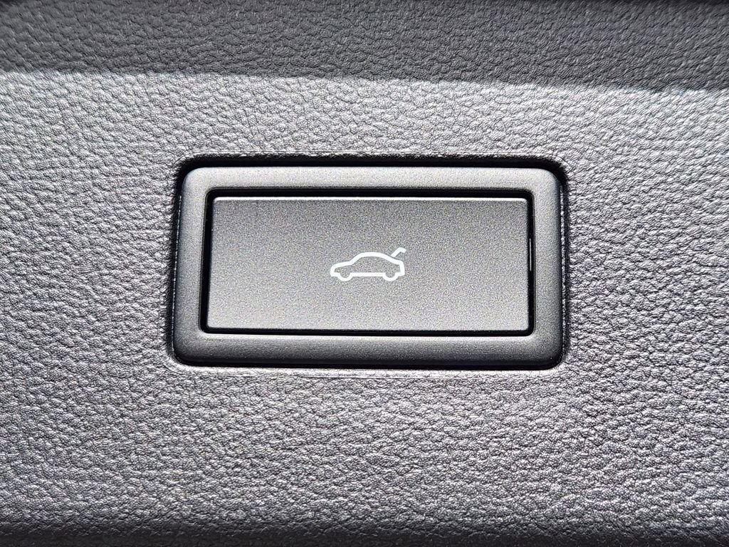 New 2026 Volkswagen Atlas SEL Premium R-Line image 24