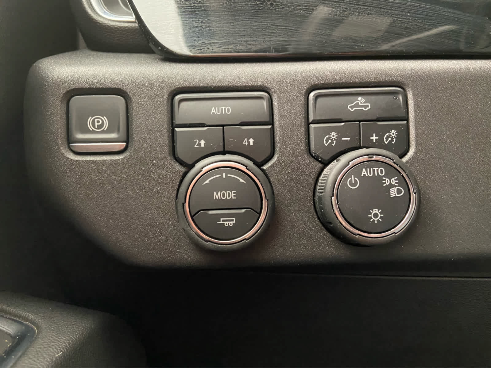 Used 2025 Chevrolet Silverado 1500 LT AWD/4WD image 36