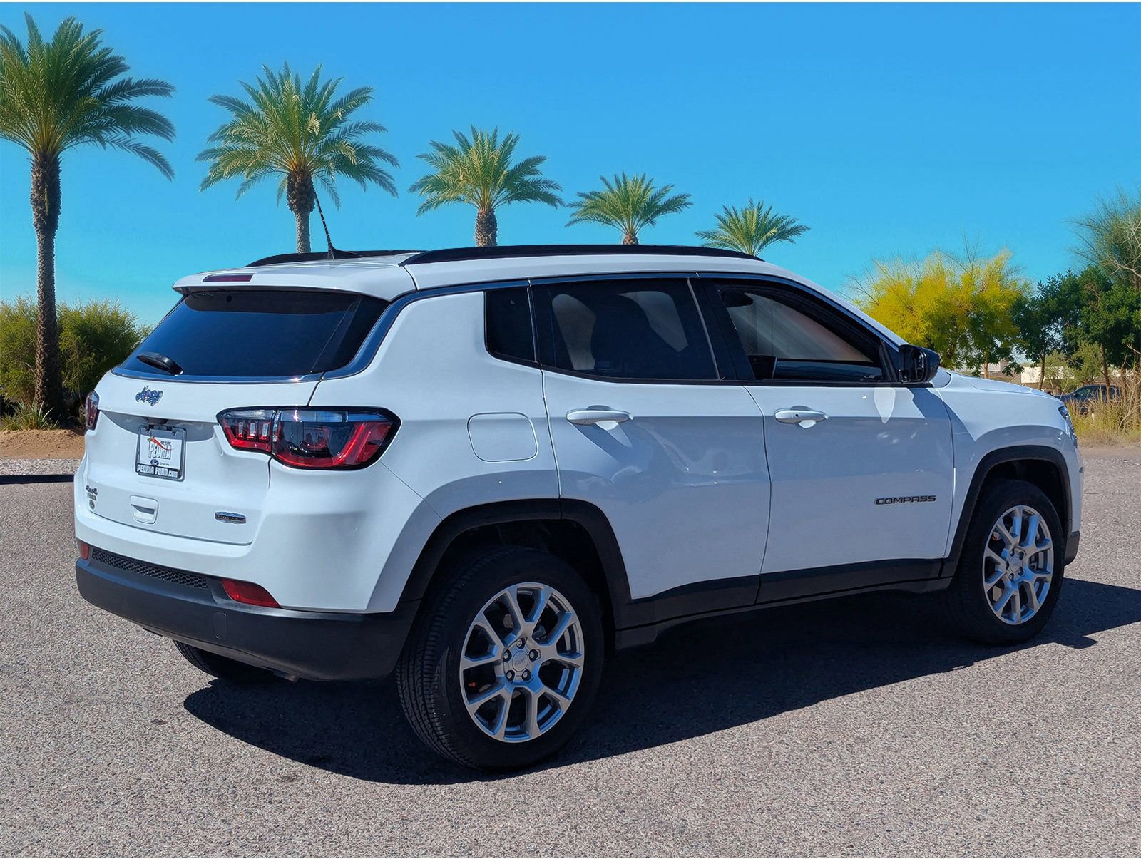 Used 2024 Jeep Compass Latitude image 5