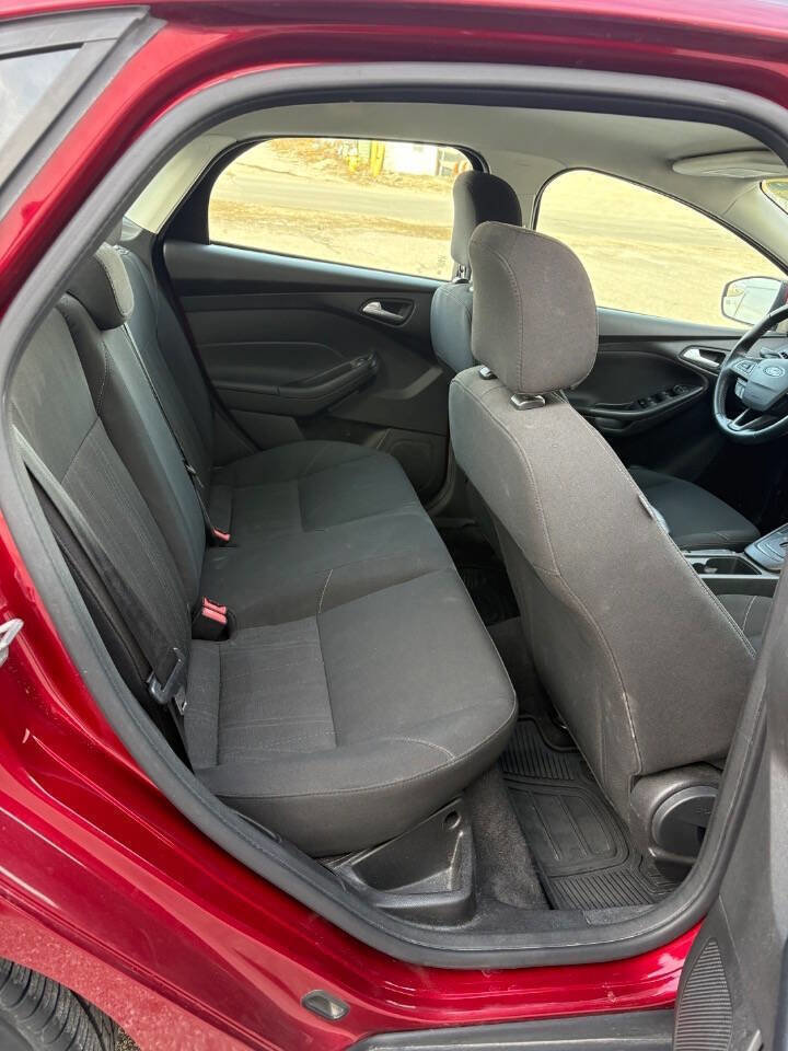 Used 2015 Ford Focus SE w/ SE Cold Weather Package image 10