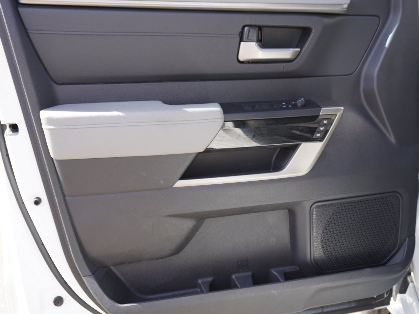 Used 2023 Toyota Tundra Limited AWD/4WD image 20
