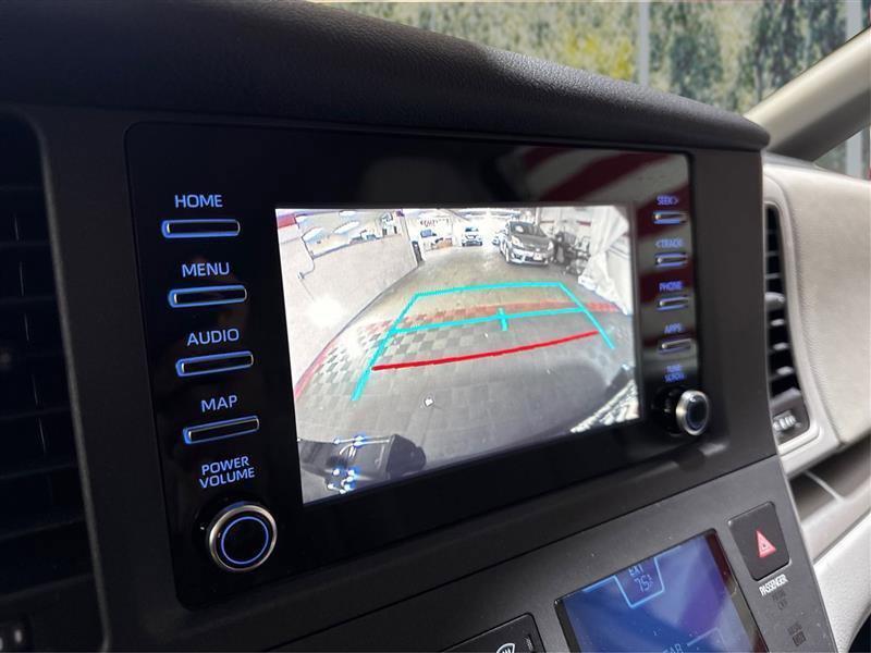Used 2020 Toyota Sienna L FWD image 21