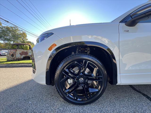 New 2025 Volkswagen Tiguan SE R-Line image 10