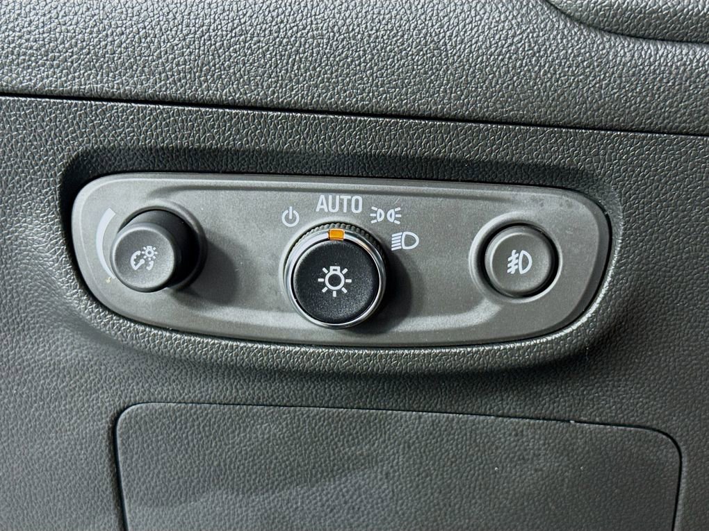 Used 2023 Buick Encore GX Essence w/ Experience Buick Package FWD image 15
