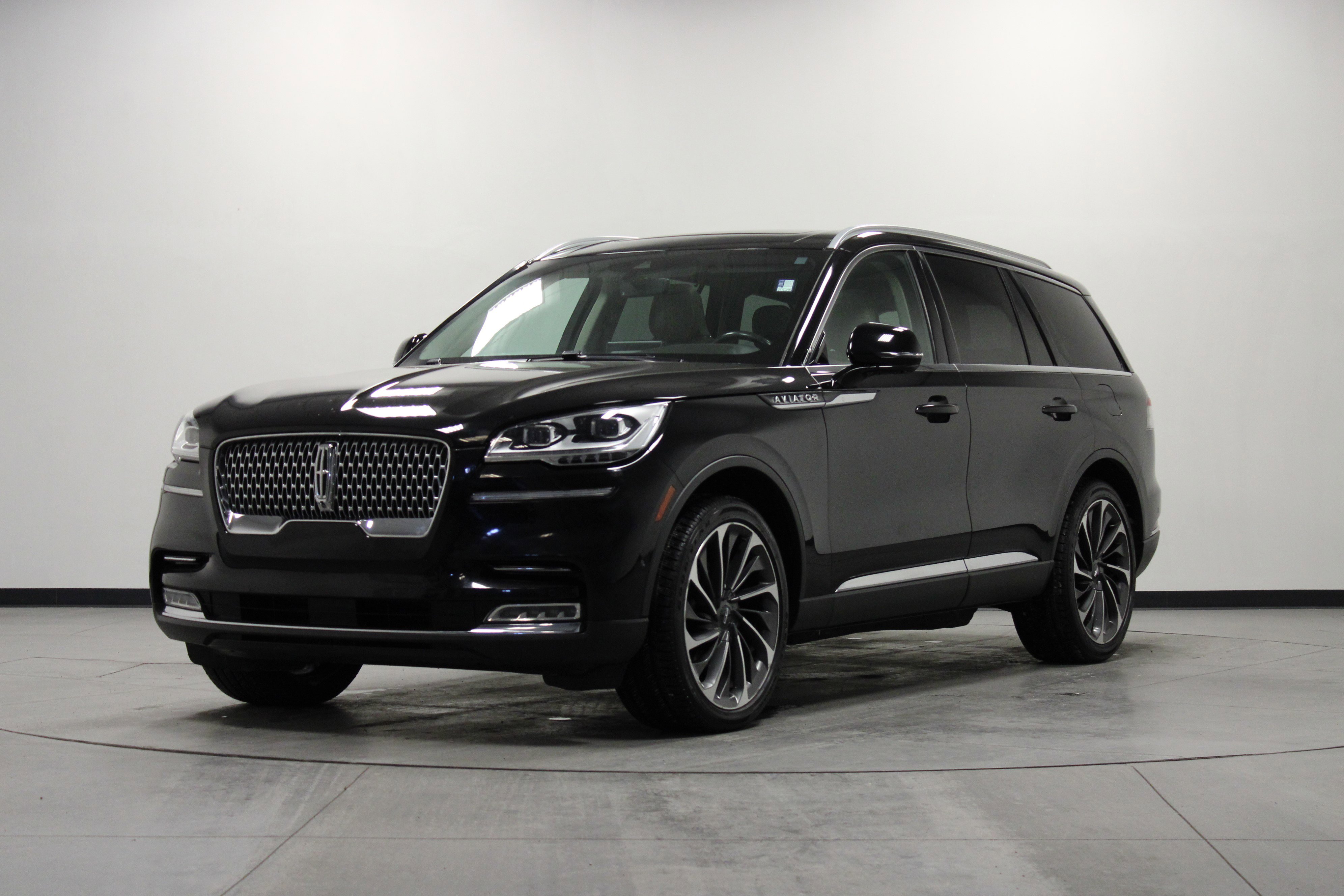 Used 2020 Lincoln Aviator Reserve w/ Equipment Group 202A image 8