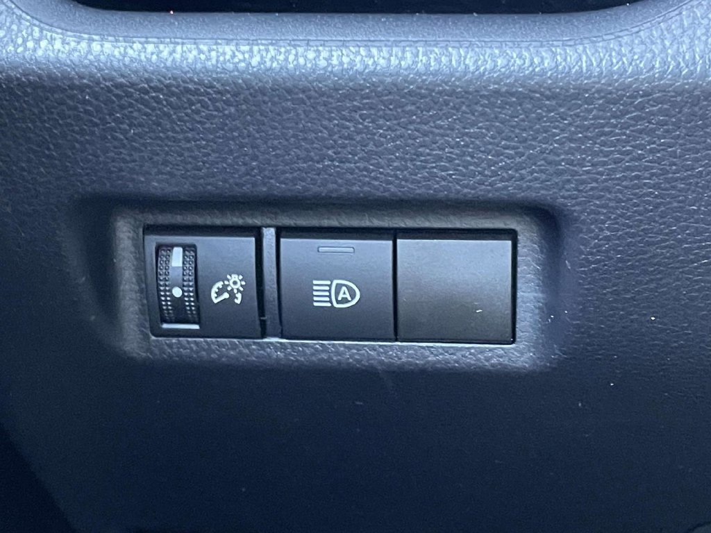 Used 2025 Toyota RAV4 LE FWD image 27