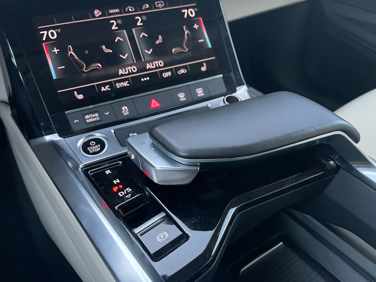 Used 2023 Audi e-tron Premium w/ Convenience Plus Package image 34