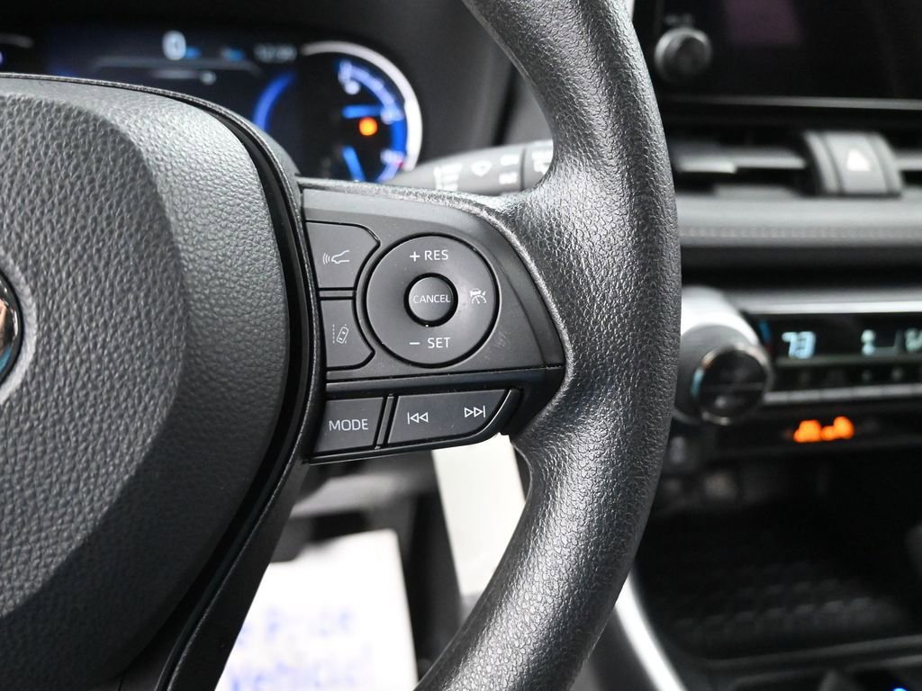 Used 2025 Toyota RAV4 LE image 32