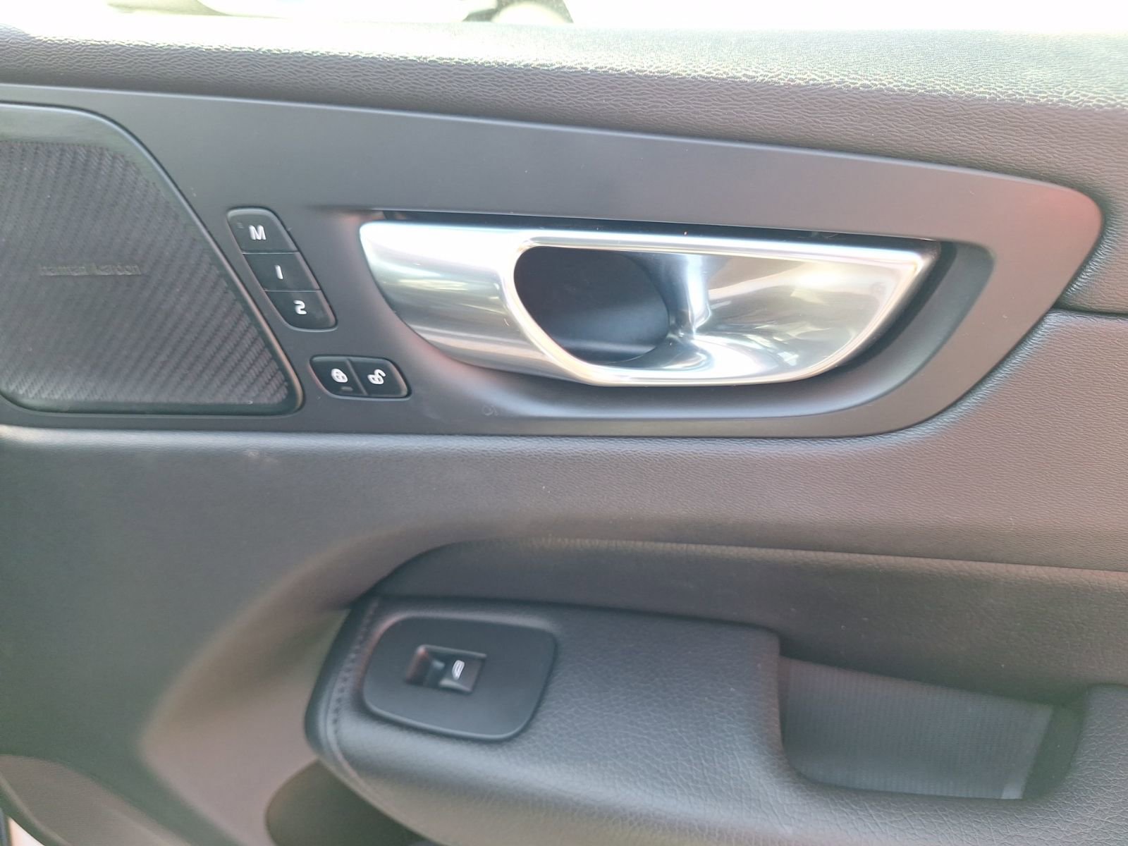 Used 2020 Volvo XC60 T6 Inscription w/ Protection Package Premier image 37