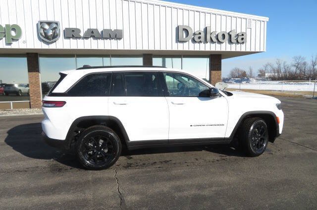 New 2026 Jeep Grand Cherokee Altitude AWD/4WD image 2