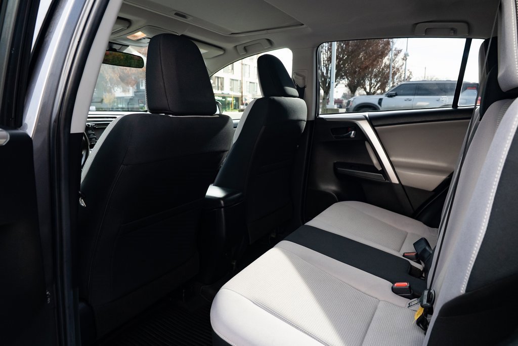 Used 2018 Toyota RAV4 XLE image 21