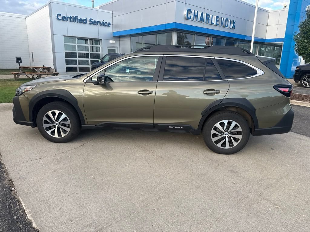 Used 2024 Subaru Outback Premium AWD/4WD image 8