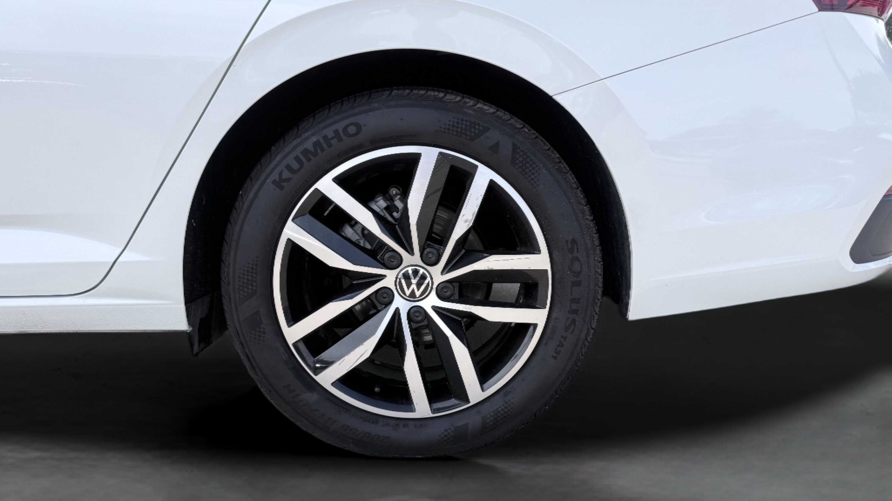 Used 2025 Volkswagen Jetta SE FWD image 15