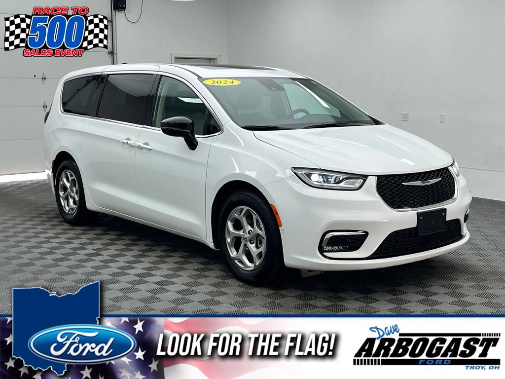 Used 2024 Chrysler Pacifica Limited FWD image 1