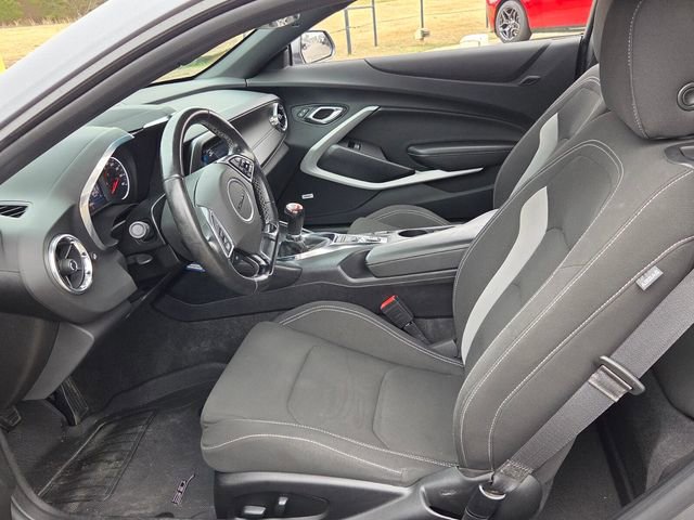 Used 2020 Chevrolet Camaro LT w/ Technology Package image 5