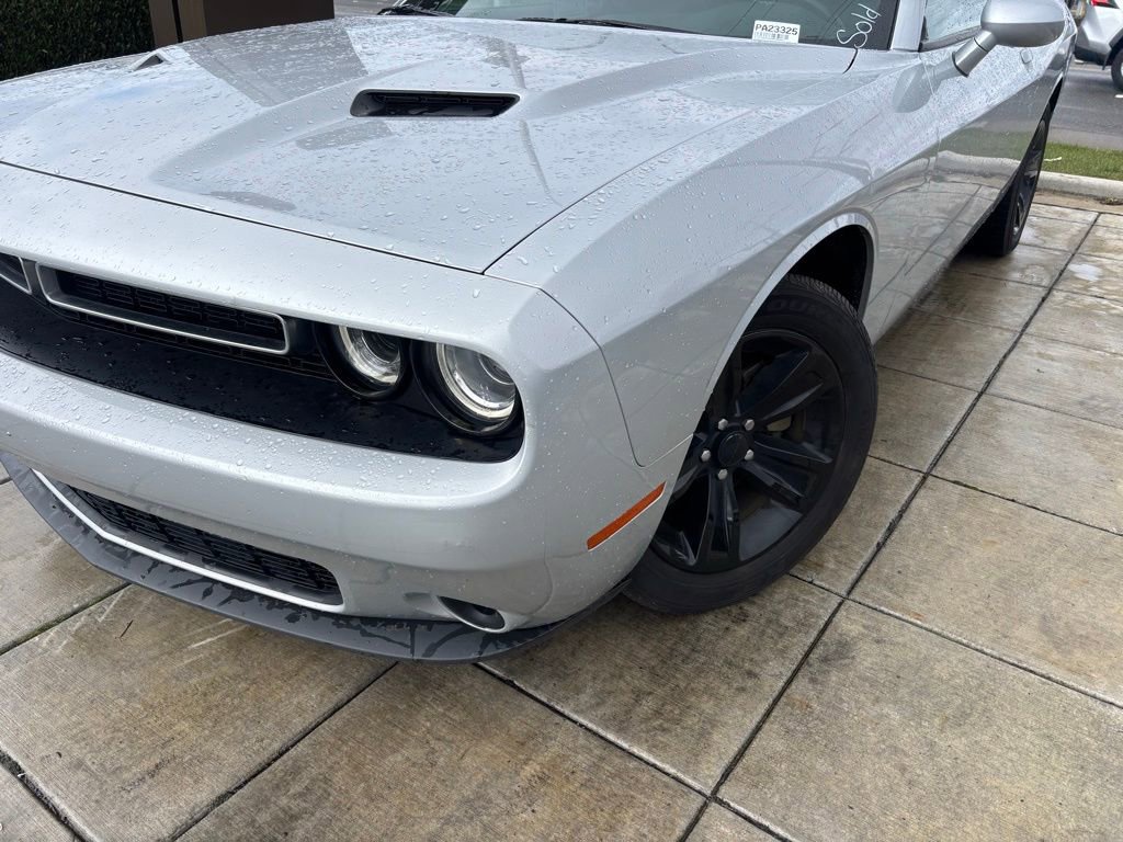 Used 2023 Dodge Challenger SXT image 2