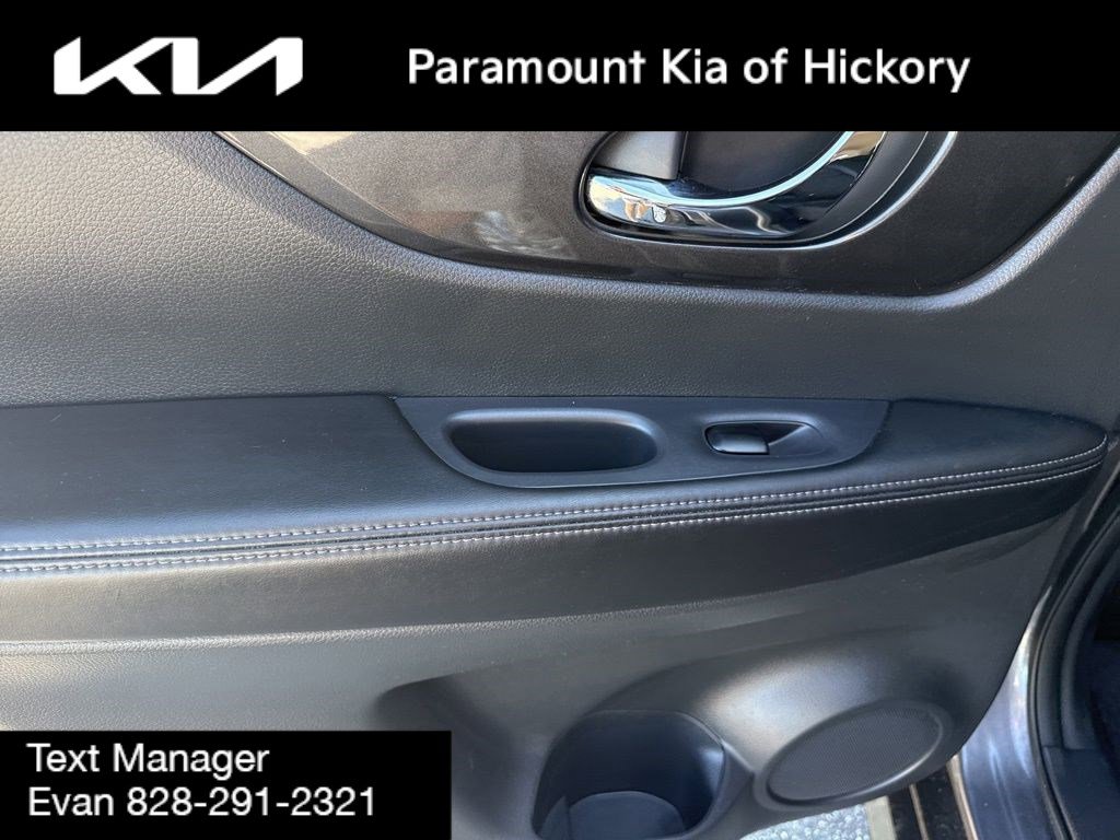 Used 2017 Nissan Rogue SV w/ Sun & Sound Touring Package image 12