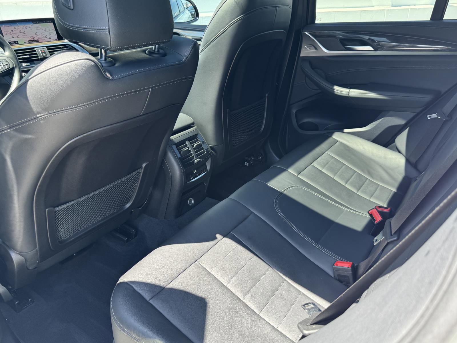 Used 2019 BMW X4 M40i w/ Premium Package image 9