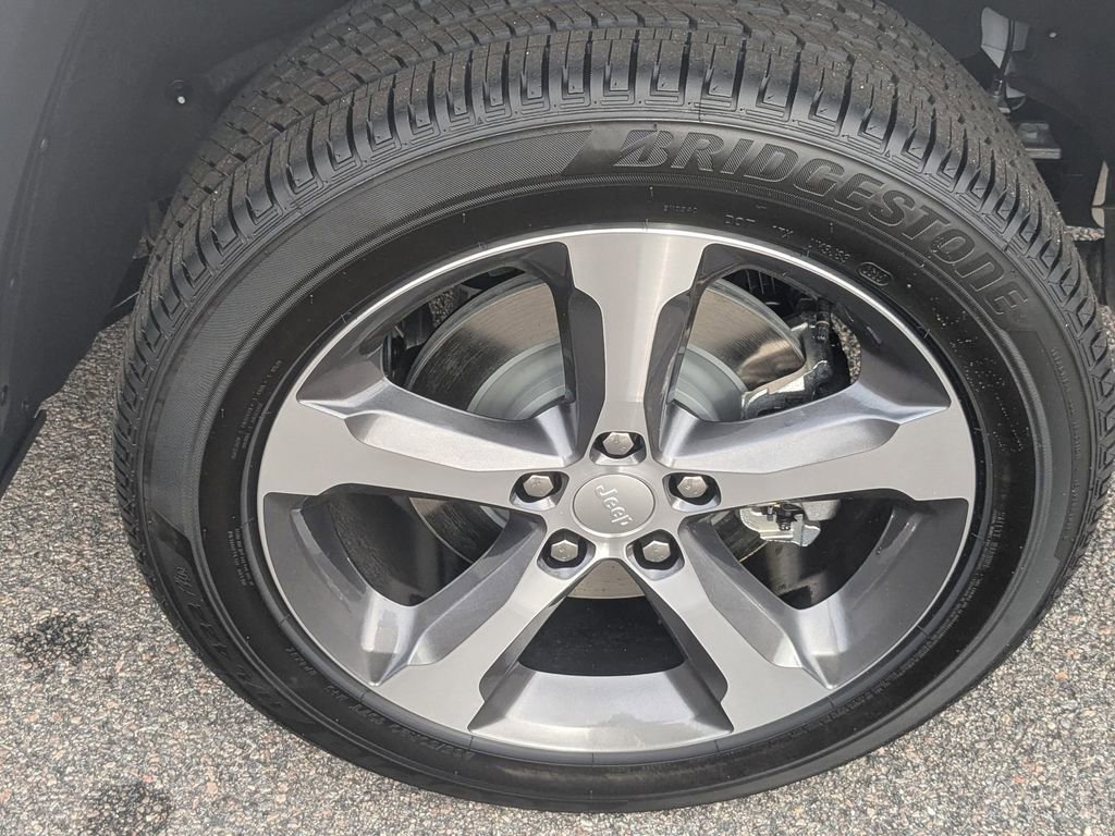 New 2025 Jeep Grand Cherokee L Limited w/ Trailer Tow Package image 11