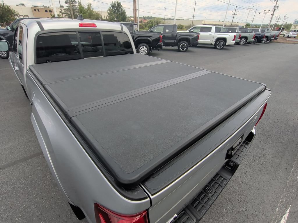 Used 2019 Toyota Tacoma SR5 AWD/4WD image 23