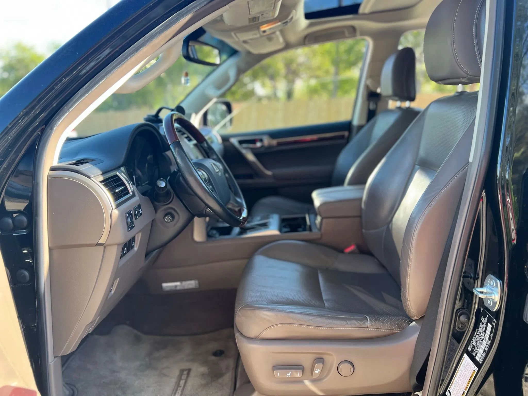 Used 2014 Lexus GX 460 Luxury image 24