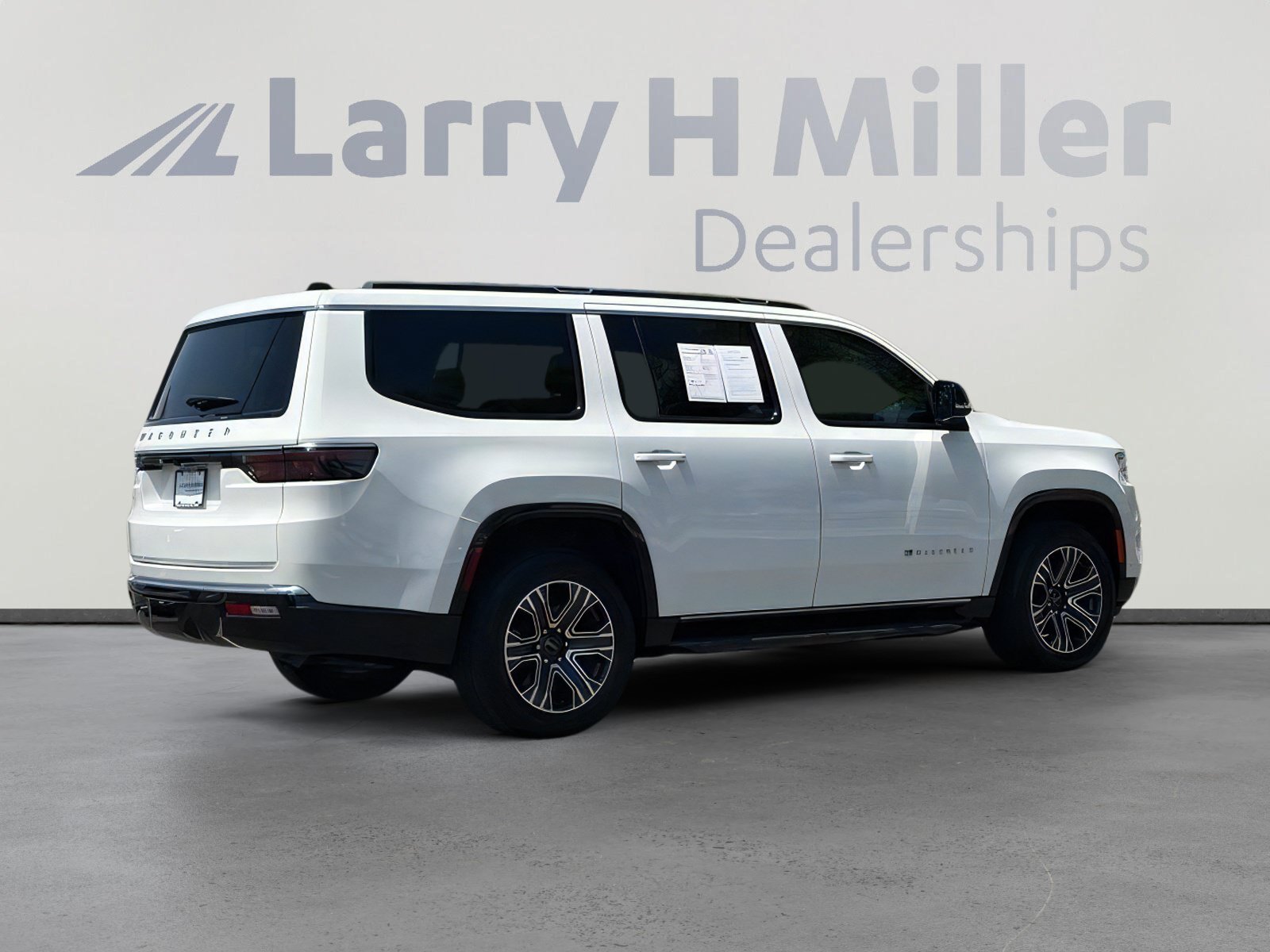 Used 2025 Jeep Wagoneer 4WD image 6
