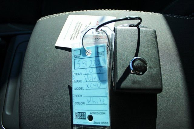 Used 2025 Volvo XC40 B5 Plus image 31